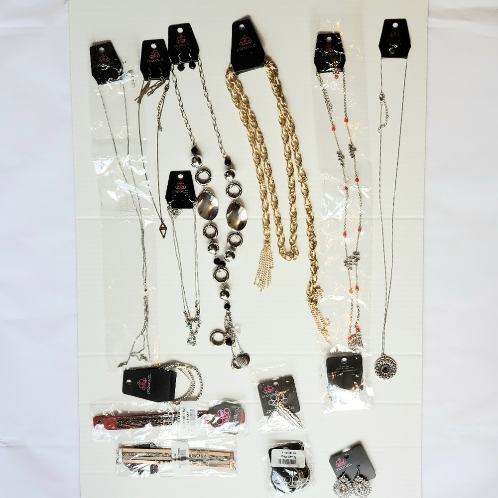 Paparazzi Jewelry Lot 14 pieces New rv- $70